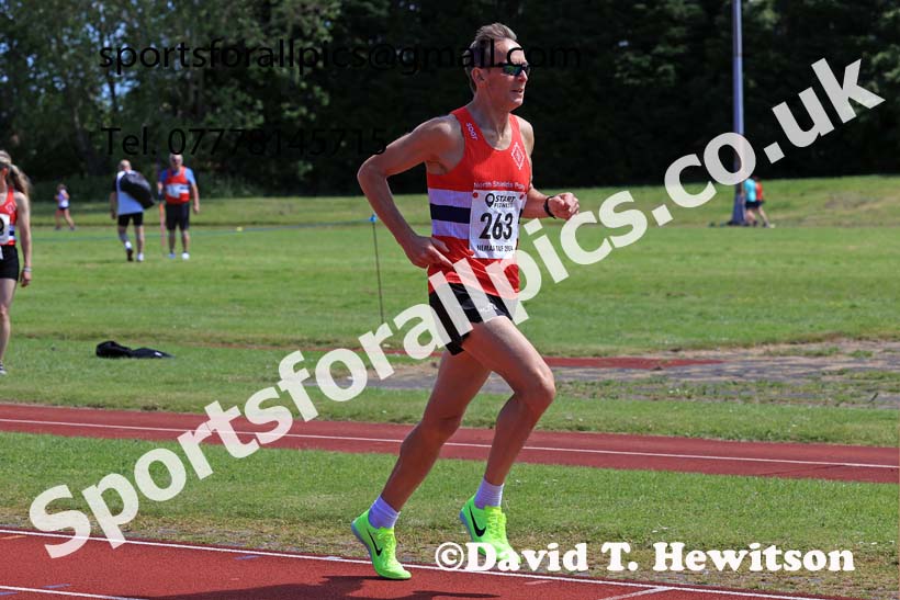 Mens 1500 metres, 2024 NE Masters Track and Field Champs., Monkton Stadium, Jarrow.  Photo: David T. Hewitson/Sports for All Pics